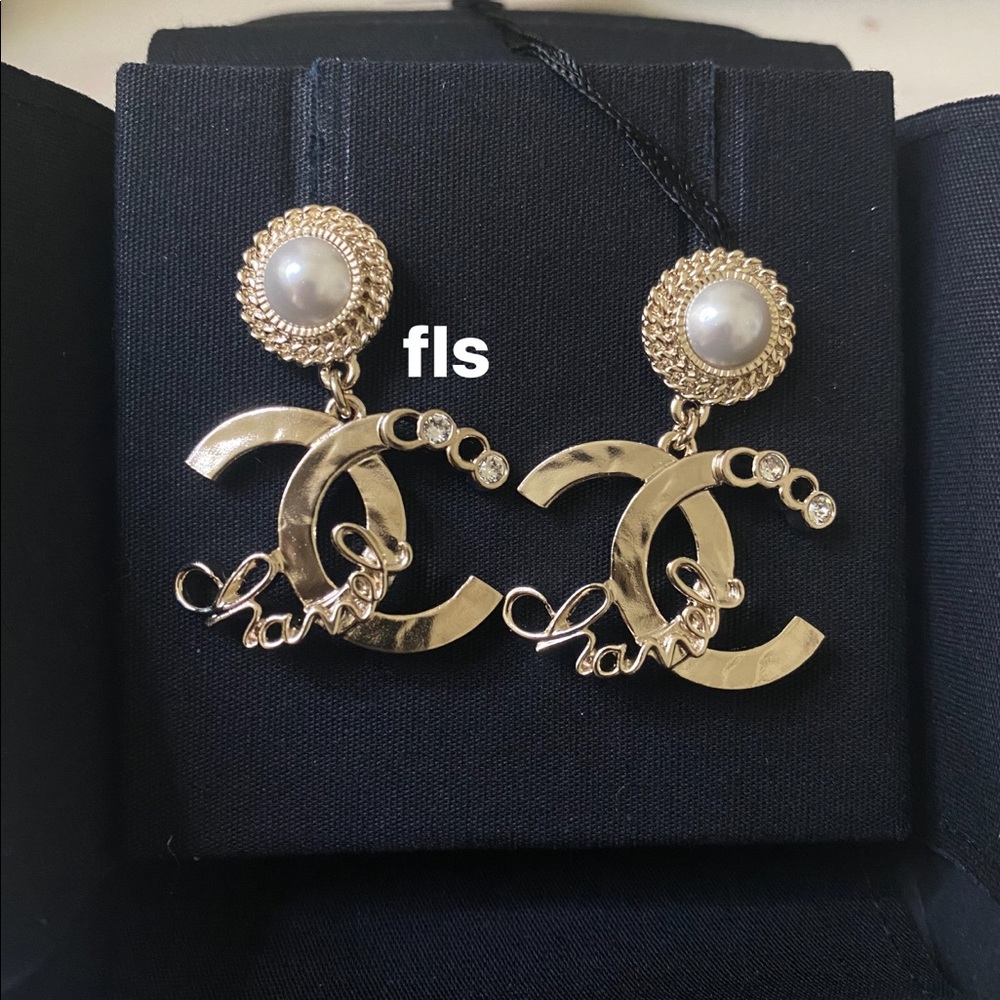 Brand new authentic CHANEL 22P classy gold CC drop earrings | RARE